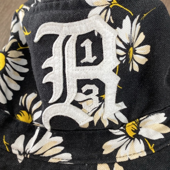 R13 Bucket Hat - Picture 13 of 14